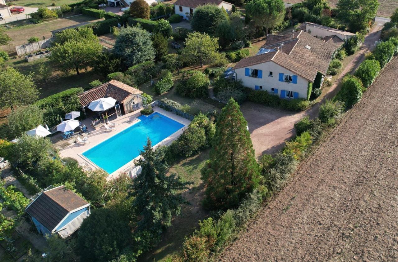 Les Pierres Blanches Bed & Breakfast Bonneuil-Matours Bagian luar foto