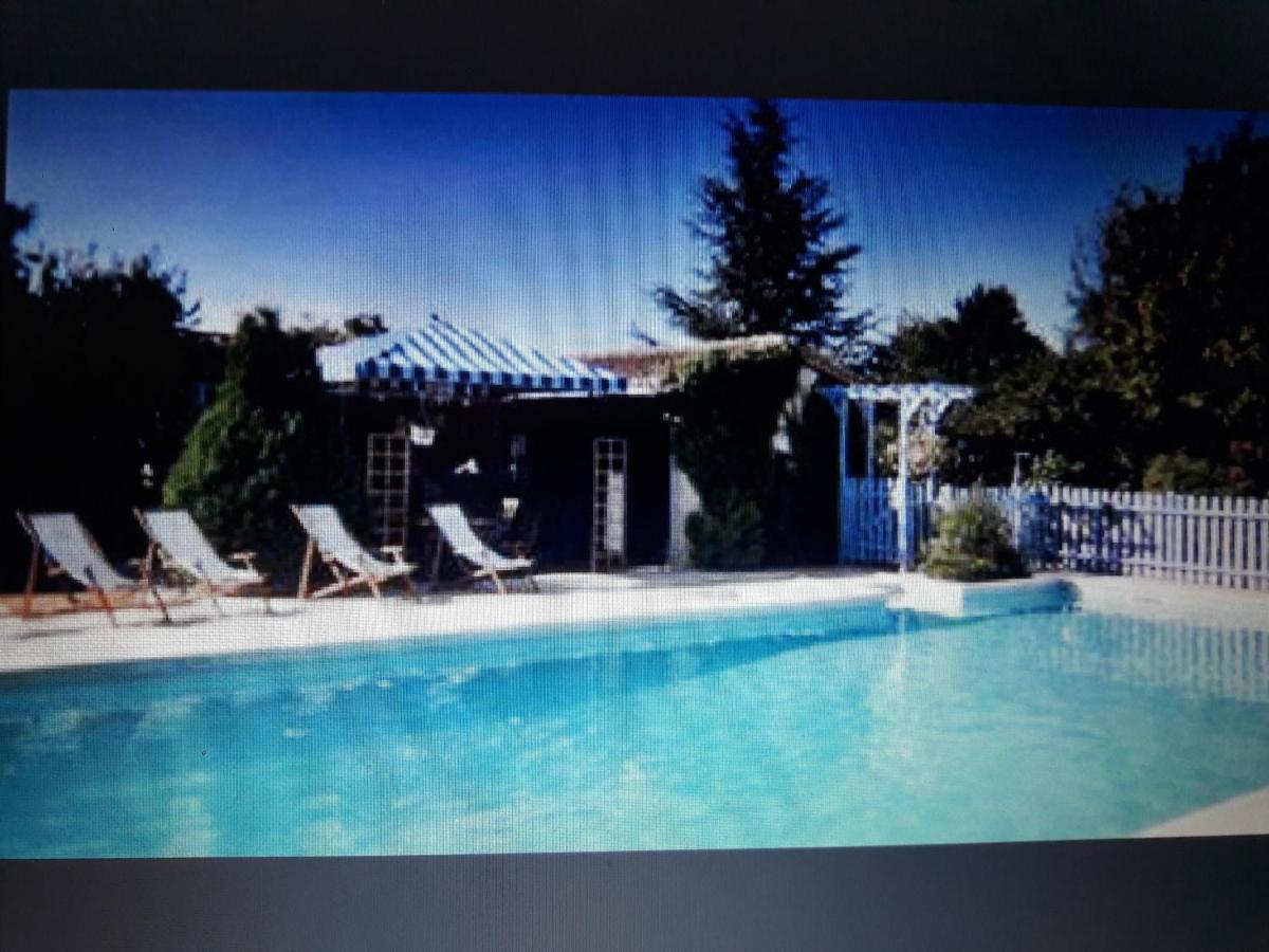 Les Pierres Blanches Bed & Breakfast Bonneuil-Matours Bagian luar foto