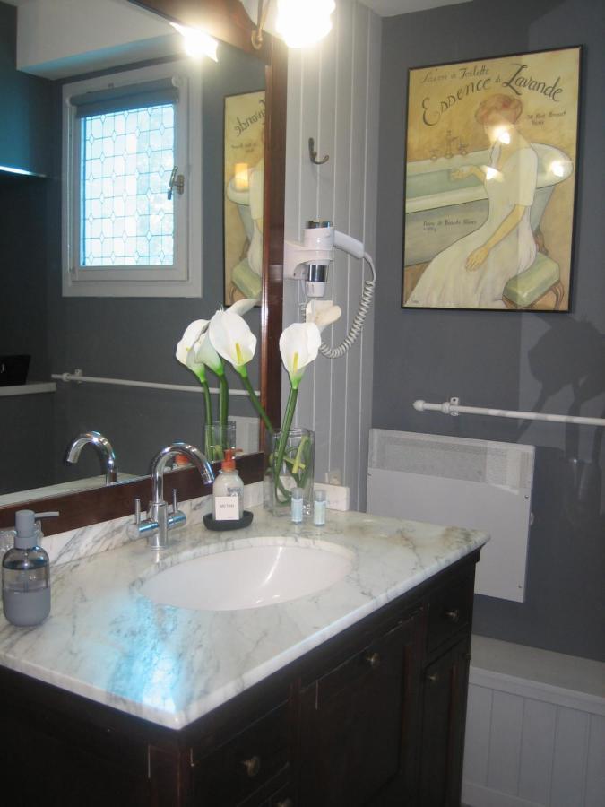 Les Pierres Blanches Bed & Breakfast Bonneuil-Matours Bagian luar foto